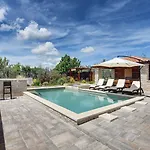 Jela Tatil Evi Medulin